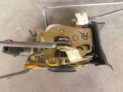 1998 Ford Expedition XLT - Door Latch Front Right3